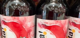 Así es el exterior de las nuevas cervezas de plátano rojo por las que apuesta Alcampo.