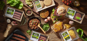 Lidl ha lanzado cuatro nuevas referencias elaboradas a base de componentes vegetales: la “carne” picada, las hamburguesas sabor pollo, los escalopines y las salchichas Bratwurst, todas por menos d