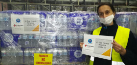 Nestlé ha hecho entrega, por medio de Cruz Roja y Aneabe, de agua mineral a los hospitales. Concretamente ya han recibido más de 50.000 litros de agua a través de botellas de 1,5 litros y de medio 