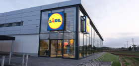 Los nuevos supermercados Lidl cuenta con una superficie de 2.500 metros cuadrados y 42 empleados en plantilla, 22 de nueva contratación.