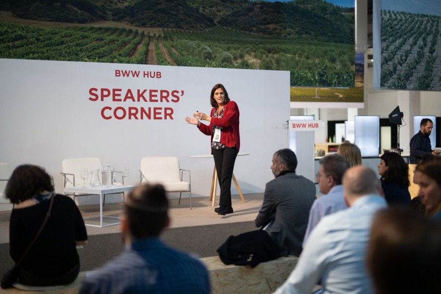 Coro Ramos, directora de marketing de OIVE, durante la presentación del mapa motivacional del consumidor en la BWW.