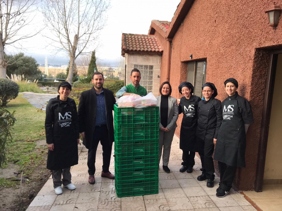 La cadena de supermercados inicia una colaboración con esta entidad, a la que entregará a diario productos de primera necesidad, contribuyendo así a la atención de los 120 usuarios de su comedor s