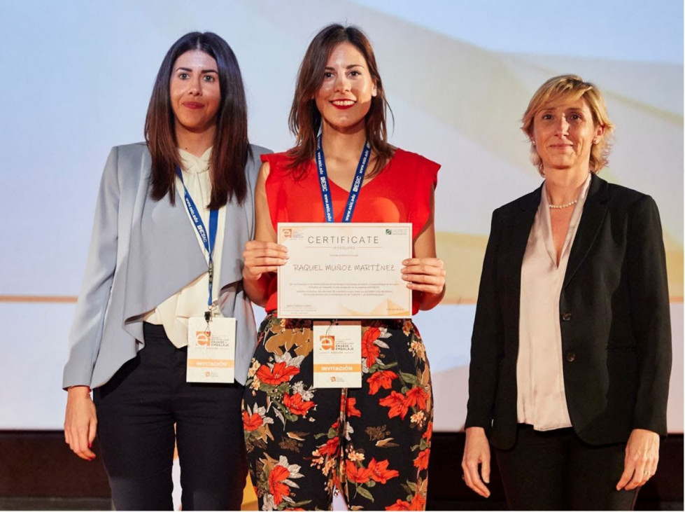 Raquel Muñoz, de la Escuela de Arte Antonio López de Tomelloso, segunda en los WorldStar Student Awards por una original caja sostenible para transportar y exponer productos hortofrutícolas.