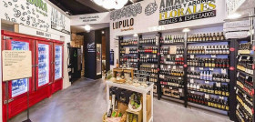 El local, de más de 200 metros cuadrados, cuenta con más de 400 referencias de todo tipo que cubren cualquier momento y motivación de consumo cervecero.