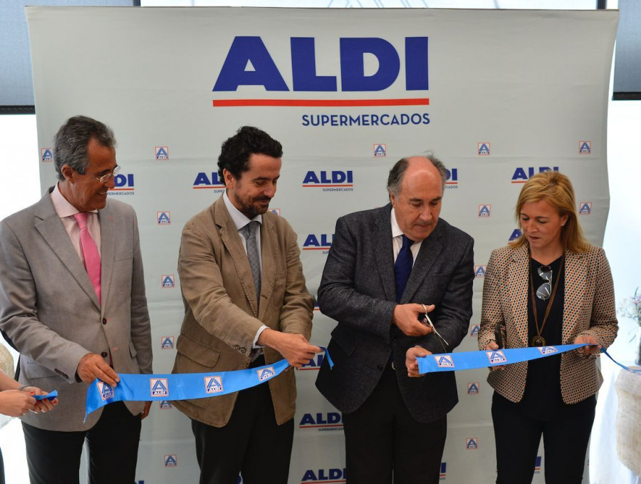 La inauguración contó con la presencia de representantes del Ayuntamiento de Algeciras encabezados por José Ignacio Landaluce, Alcalde de Algeciras.