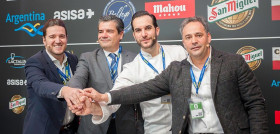 Chema León, director de Marketing de Makro; Emilio Gallego, Secretario General de la FEHR;  Mario Sandoval, presidente de FACYRE y Diego Olmedilla, director general de FACYRE, tras la firma del acue