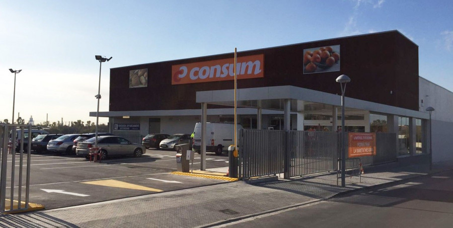 Para facilitar el  acceso de los clientes, el establecimiento dispone de 90 plazas de aparcamiento.