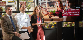 Emilio Gallego, el chef Mario Sandoval y Lucía Gomez-Rúa durante la presentación de la iniciativa para promover el consumo en la hostelería los martes.