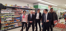 Visita al supermercado Familia del alcalde de Vigo, Abel Caballero.