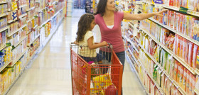 Los formatos de surtido amplio, como son los hipermercados, suelen ganar presencia en las cestas navideñas.