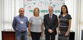 Roberto J. López Tusset, productor y proveedor de Vegalsa-Eroski; María Teresa Ruocco Líppolis, vicepresidenta de Down Coruña; Joaquín González Iglesias, dtor gral. de Vegalsa-Eroski; y Dolores 