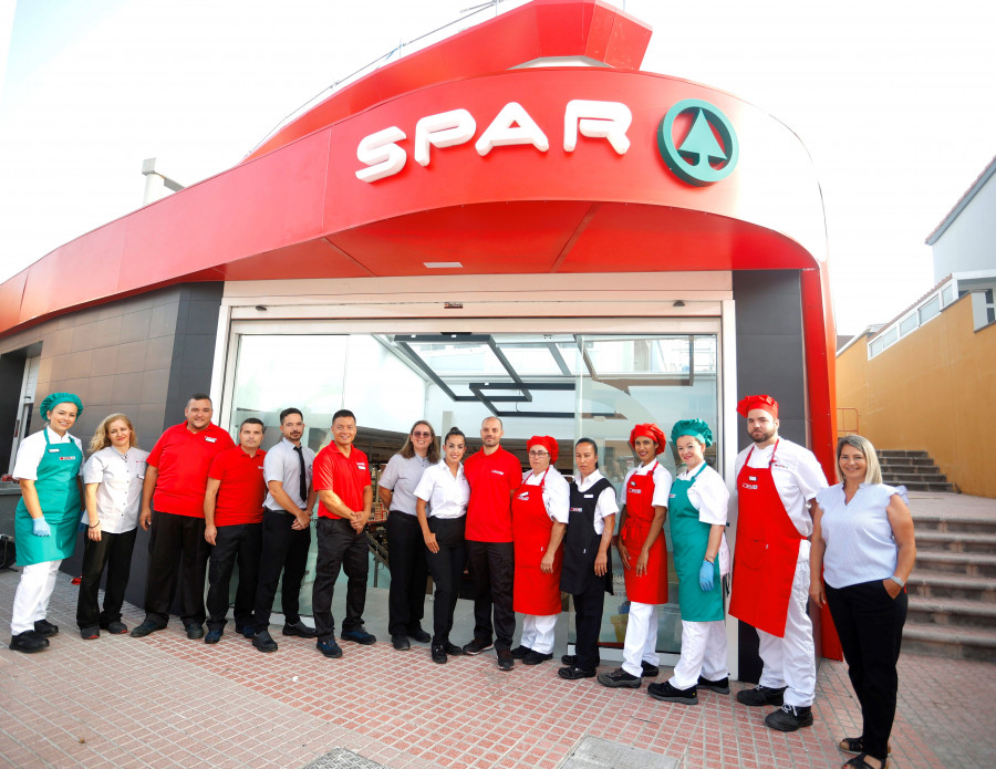 El equipo de SPAR Taliarte antes de la inauguración