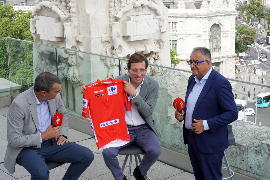 Foto presentación etapa Madrid La Vuelta 23 2