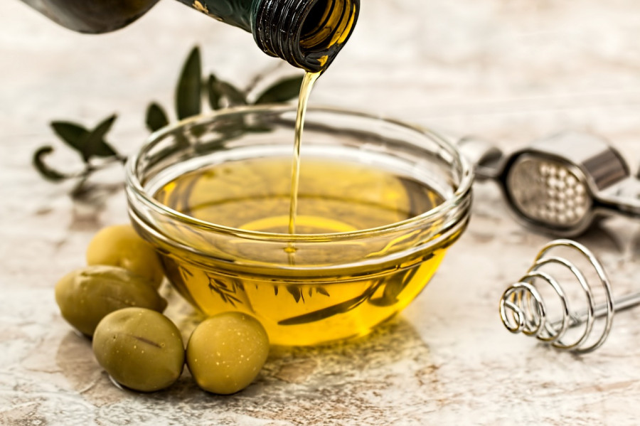 Olive oil 968657 1280 (1)