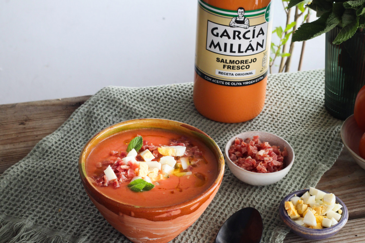 Salmorejo original garcia millan cuenco jamon