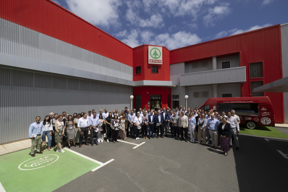 Representantes de SPAR de varios países durante la visita a la central logística de SPAR Gran Canaria en El Goro