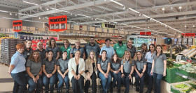 Empleados de la nueva tienda de Lidl en La Zubia junto con la alcaldesa y la directora regional de Lidl en Andalucía (zona Granada, Almería, Córdoba y Jaén)