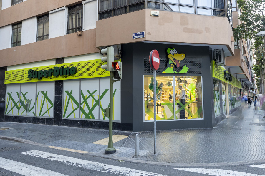 Fachada de SuperDino León y Castillo, en Las Palmas de Gran Canaria