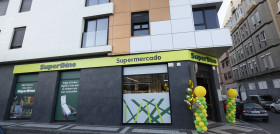 Fachada de SuperDino Velarde