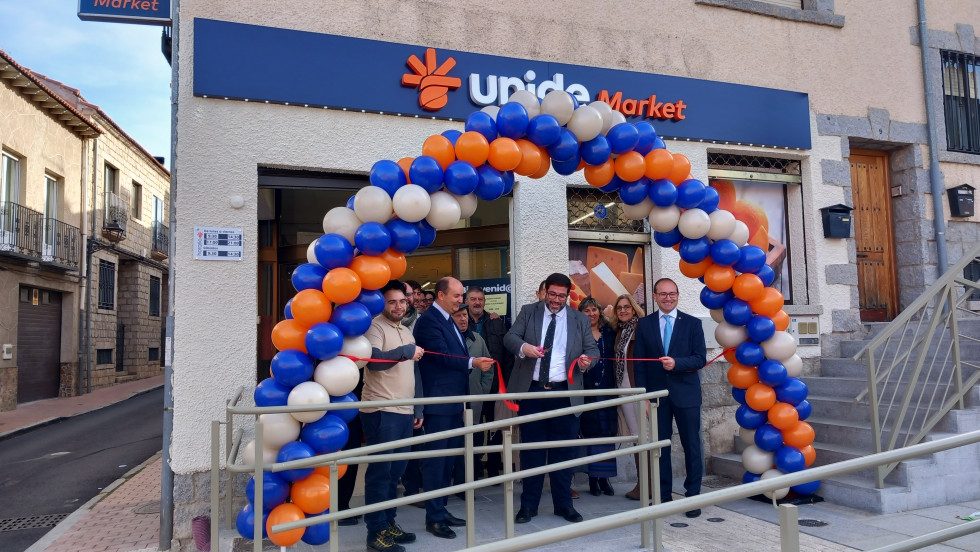 Cinta inaugural Unide Market Avila alcalde y Presidente Unide