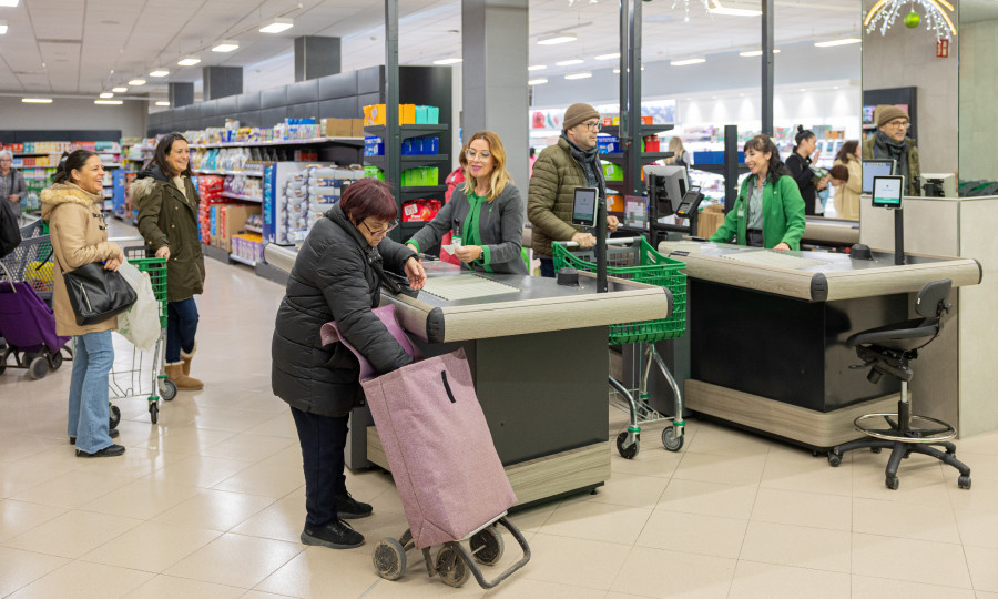 Interior del supermercado Mercadona ubicado en Algemesí (Valencia) 01