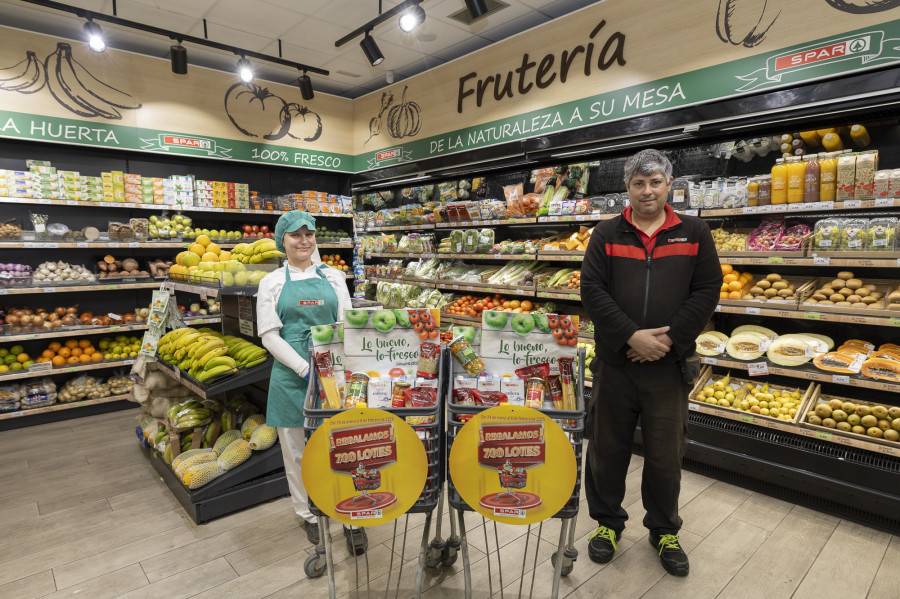 El equipo de SPAR Ramblas de Tamaraceite está preparado para entregar los lotes de regalo