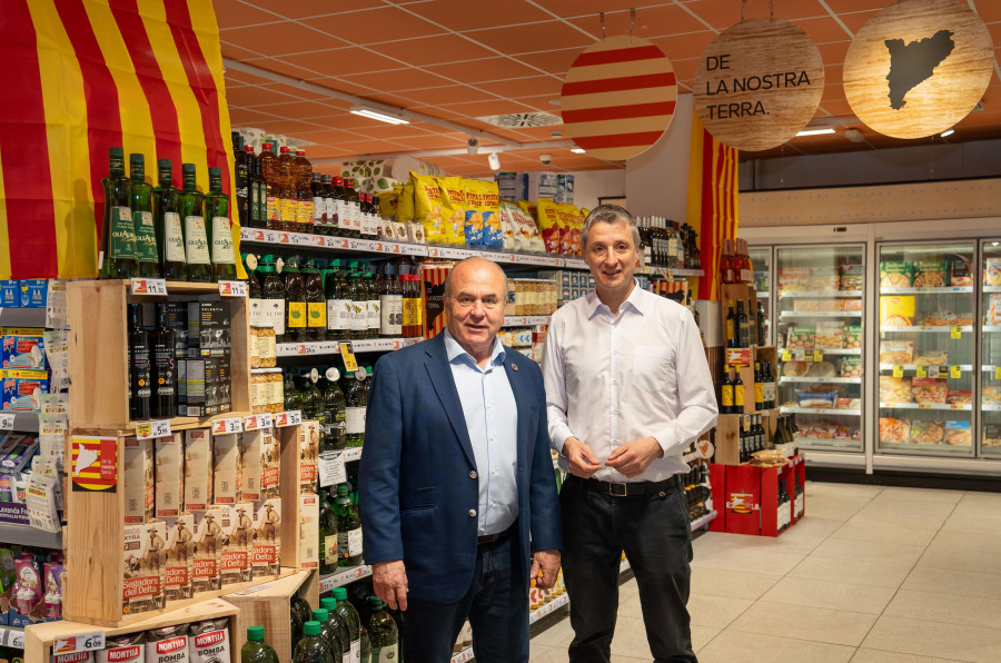 El presidente de la FCAC, Ramón Sarroca, junto al Responsable de Proximidad de Caprabo, Fernando Tercero